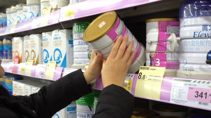 4K商场买奶粉-挑选奶粉-商场里各种奶粉