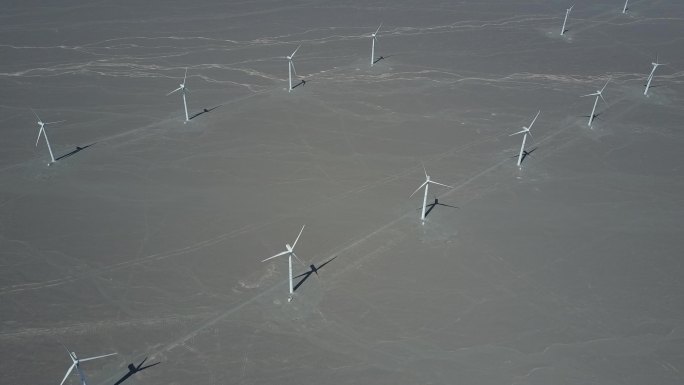 吐鲁番沙漠航拍大风车壮观