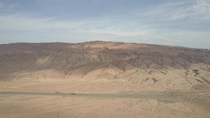 祖国大好河山新疆沙漠航拍壮观公路