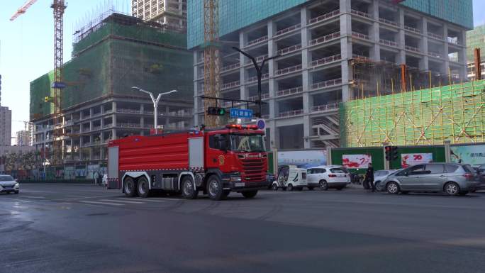 4K-原素材-消防车到达着火地