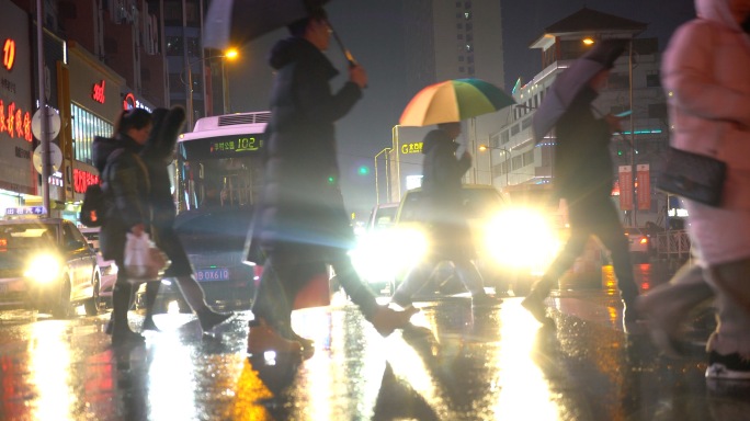 4K雨天-雨夜-行人-车辆