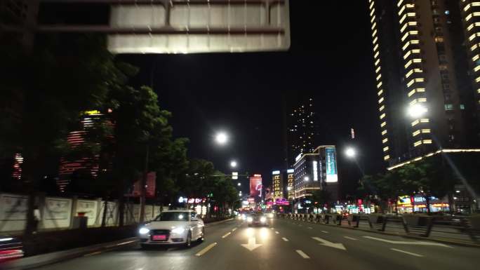 城市道路夜景高清空境后车窗视角