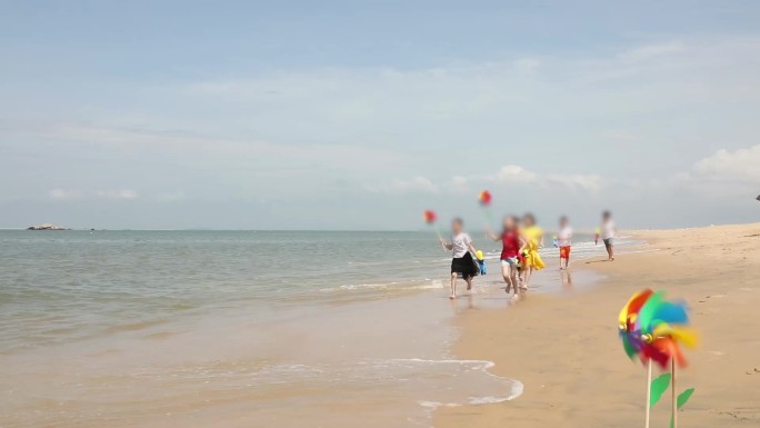 小孩沙滩奔跑预览