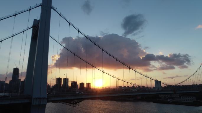 航拍夕阳下城市大桥