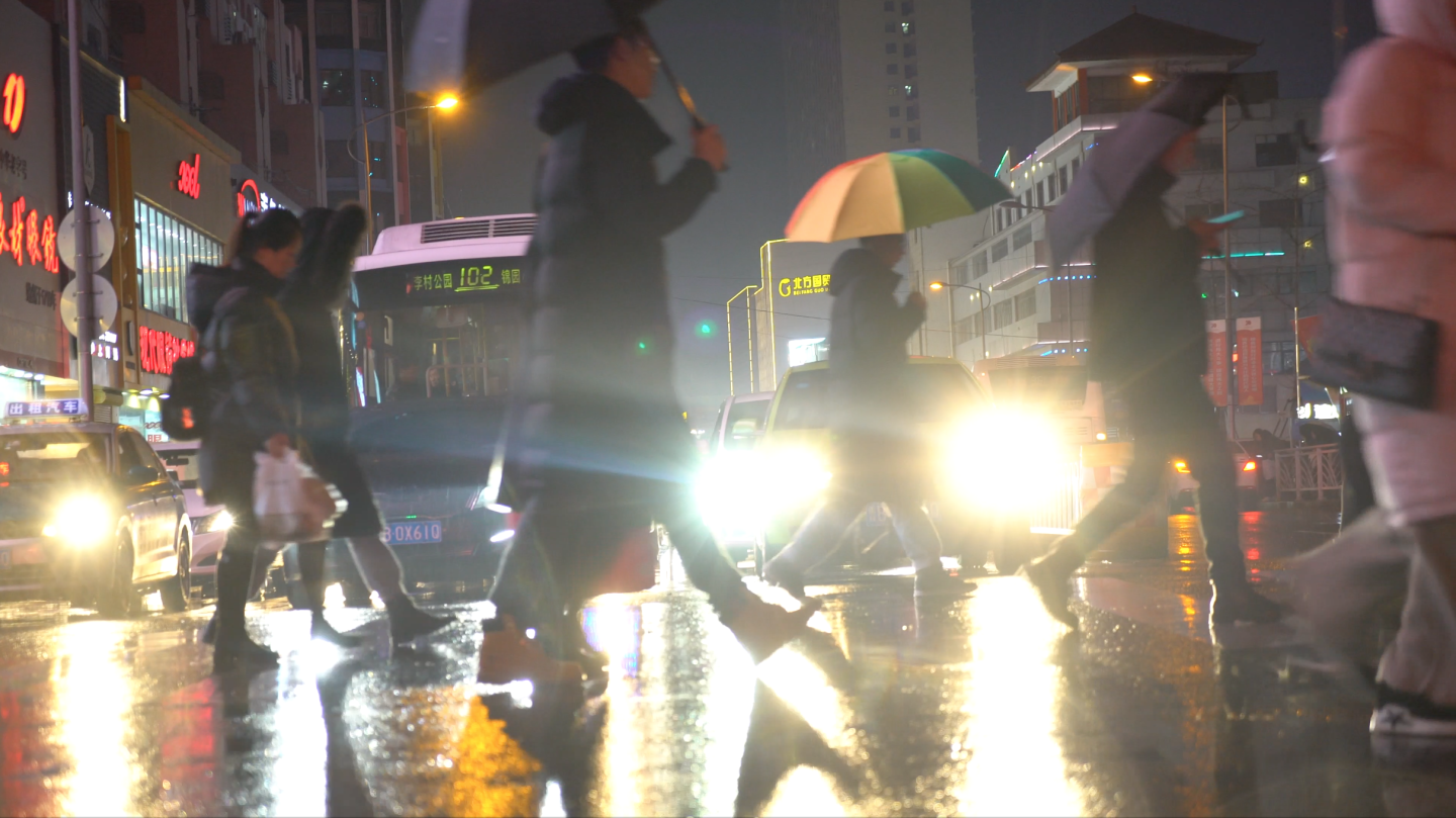 4K雨天-雨夜车辆行人脚步