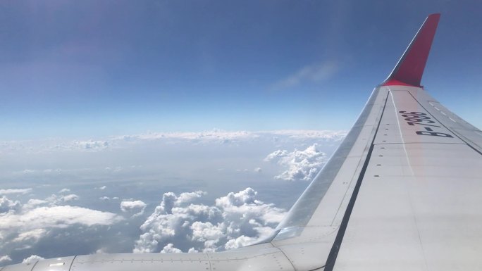 飞机飞行穿梭云间美丽云朵高空俯瞰6