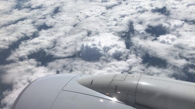 飞机飞行穿梭云间美丽云朵高空俯瞰8