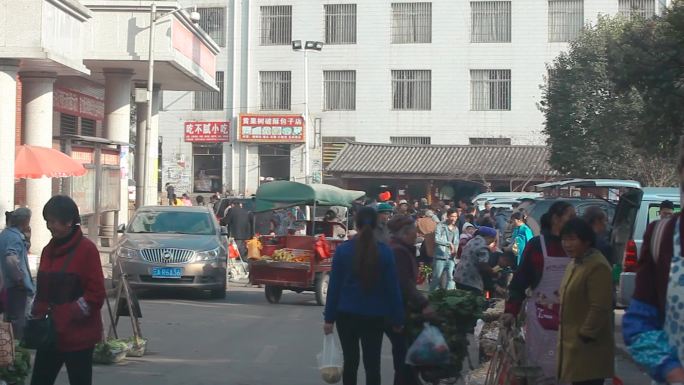 云南昭通，镇雄县城街景和市场