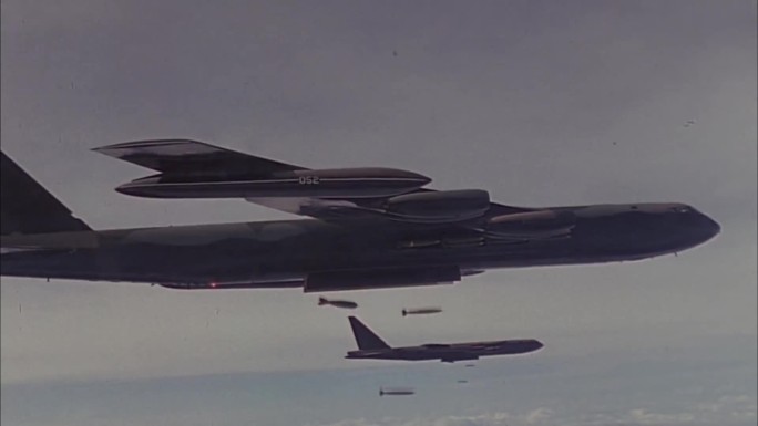 美国B-52战略轰炸机