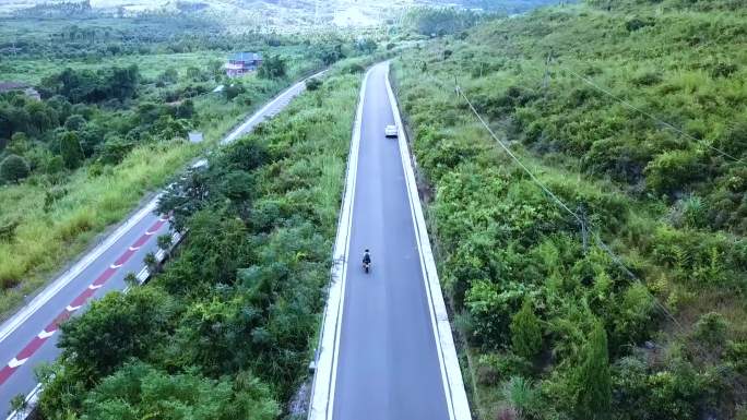 航拍磨盘山公路航拍机车智能跟随航拍摩托车