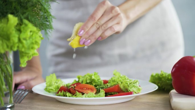 蔬菜沙拉制作柠檬汁健康美食