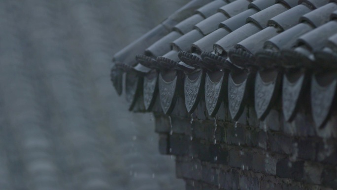 古建筑暴雨江南古城——电影机拍摄