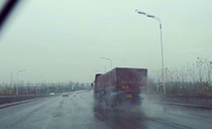 4原创【可商用】起雾下雨出行大雾风雨无阻