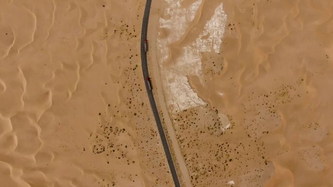 荒凉沙漠公路汽车行驶丝绸之路物流
