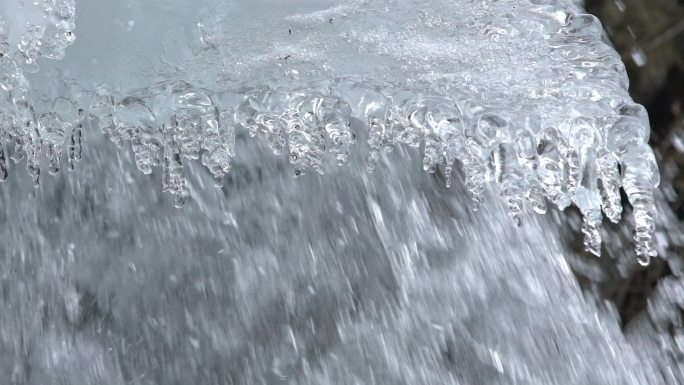 冰雪融化水滴滴落细节特写120帧高帧率