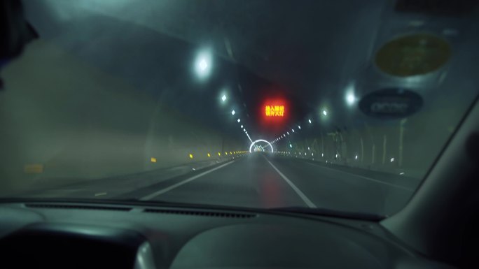【原创】隧道里开车