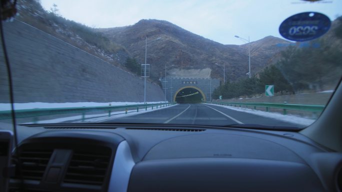 【原创】高速进出隧道