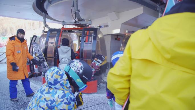【原创】乘缆车去滑雪