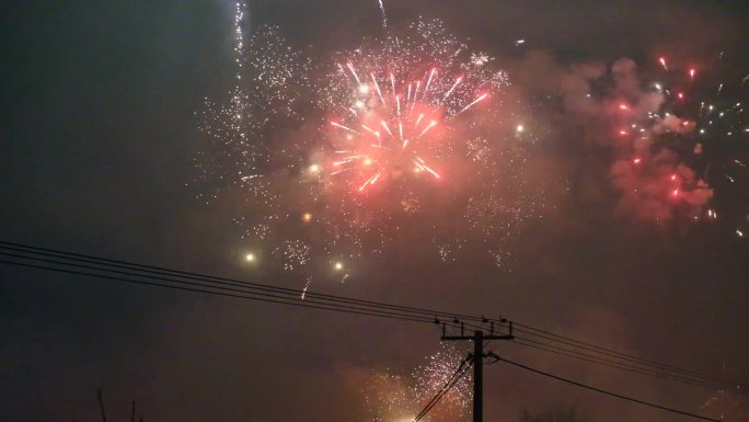 农村过年乡村新年烟火烟花礼花花