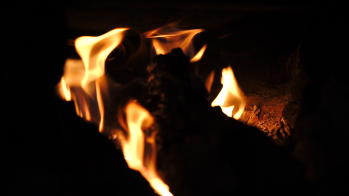 土灶木材灶火