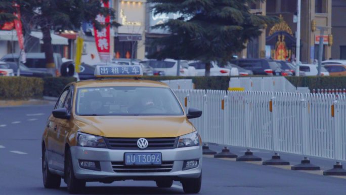 4K出租车升格慢镜-出租车口罩