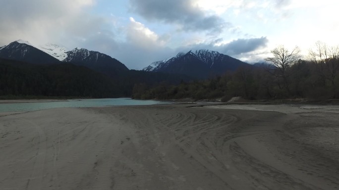 航拍西藏沿途风景1