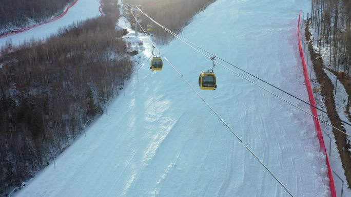 滑雪场高空索道航拍