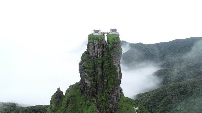 贵州梵净山梵净山航拍云雾缭绕梵净山