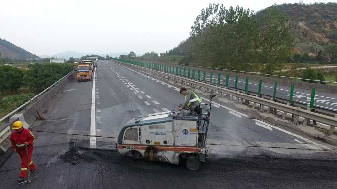 高速衢州基建养护断流施工修路