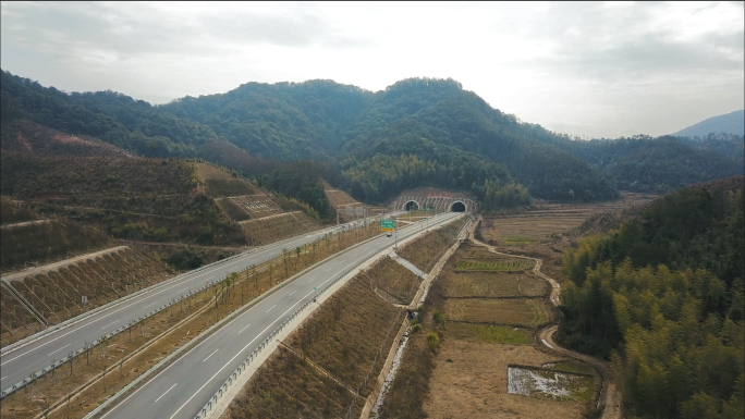 【4K】高速公路隧道入口航拍