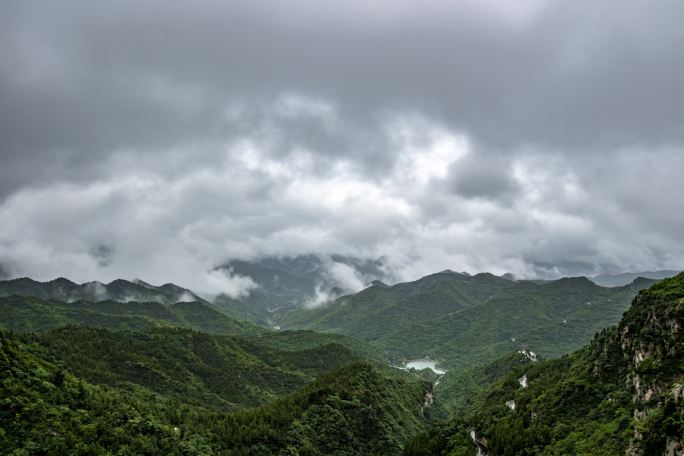 4k延时深山下雨云雾