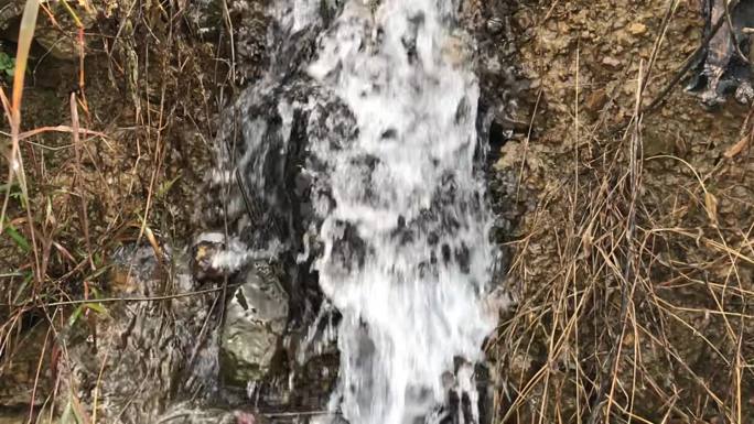 山间水流