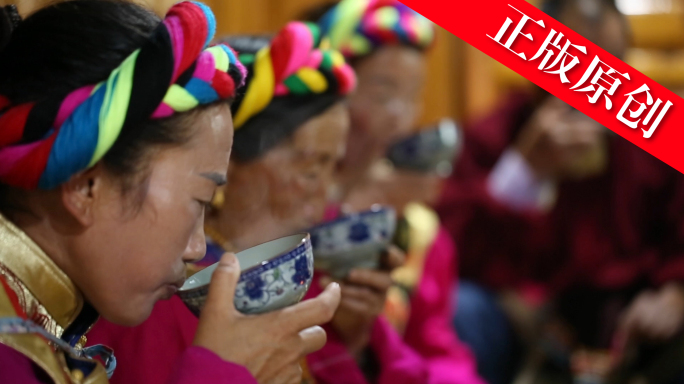 云南香格里拉藏民聚会青稞酥油茶