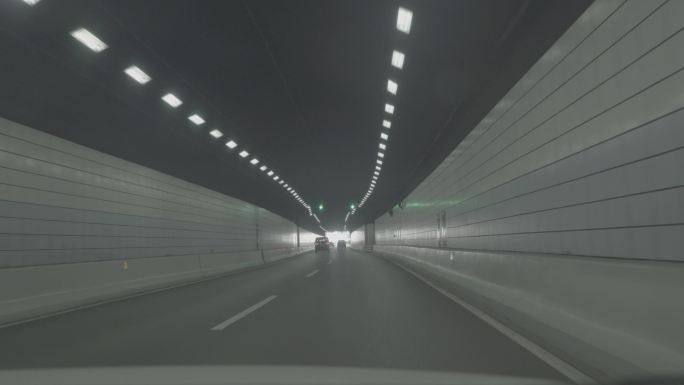 隧道车辆行驶驶出隧道车辆行驶4K素材