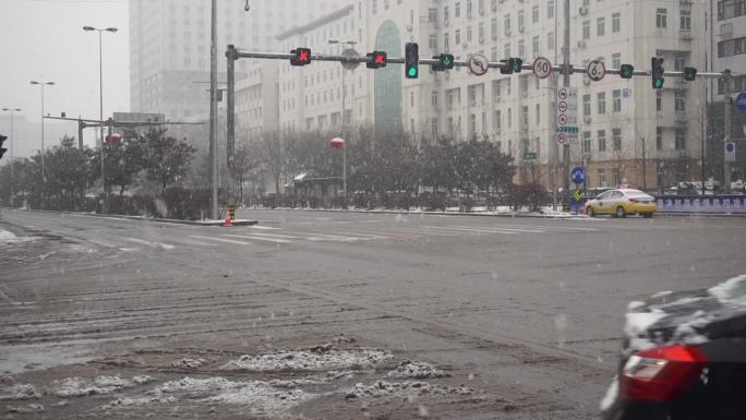 雨雪天气城市交通