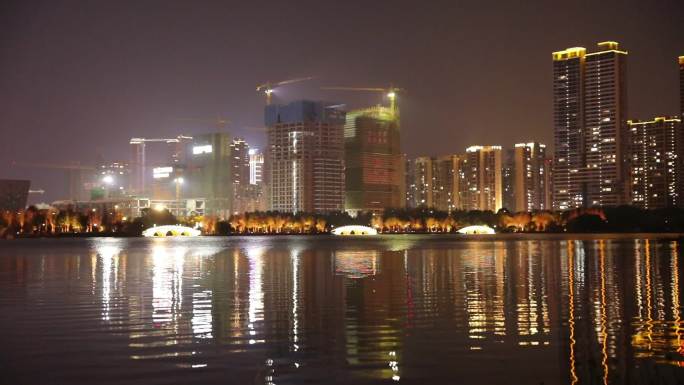 湖畔夕阳西下城市夜景夜色