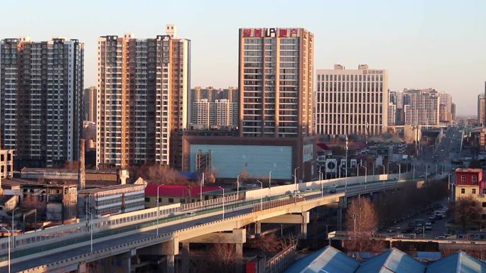 早晨的阳光城市道路空城