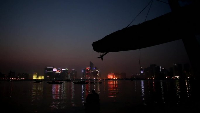 钱塘江南岸看市民中心夜景