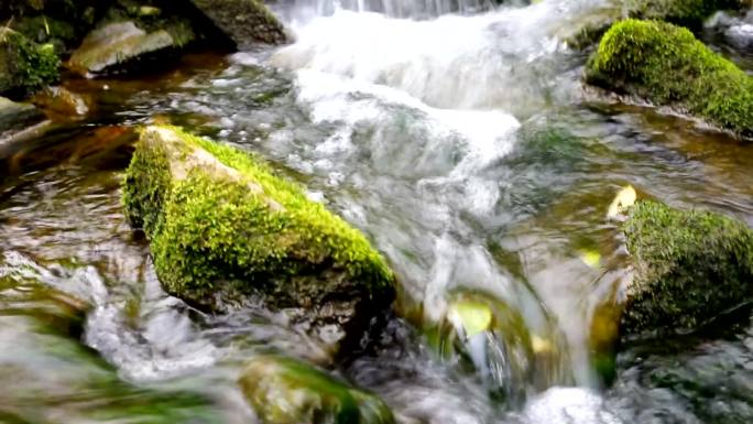 溪水瀑布，小河流水