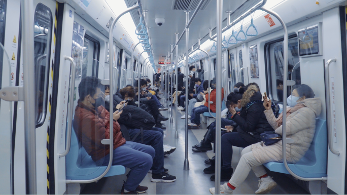 4K疫情期间的青岛地铁-复工返岗口罩人群