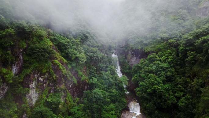 4K航拍雨后山泉