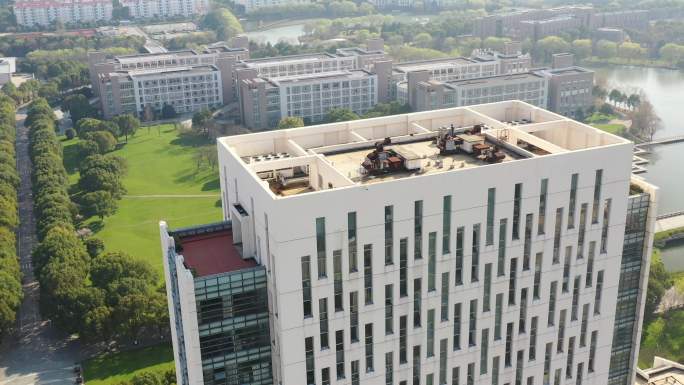 4原素材-疫情停学的上海工程技术大学