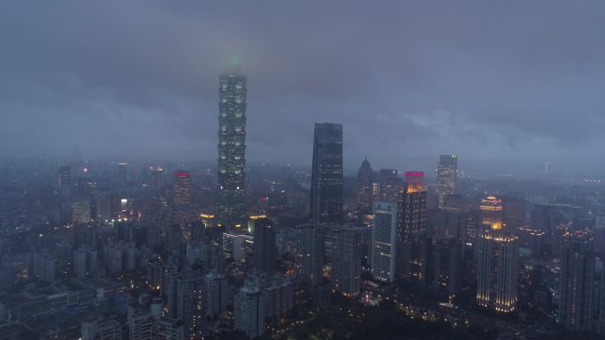 台湾台北101大厦雨后夜景