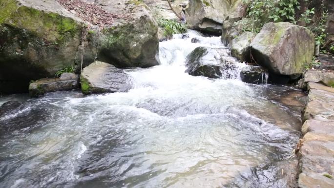 山水溪流瀑布石桥素材