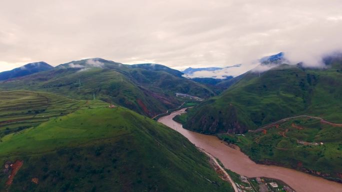 鲜水河道孚走婚大峡谷雅砻江巴颜喀