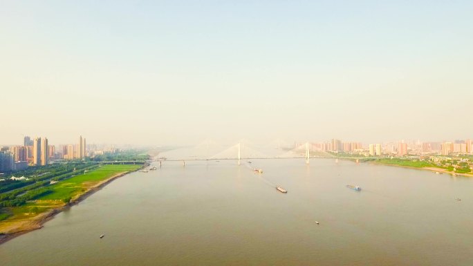 武汉长江大桥中游江城