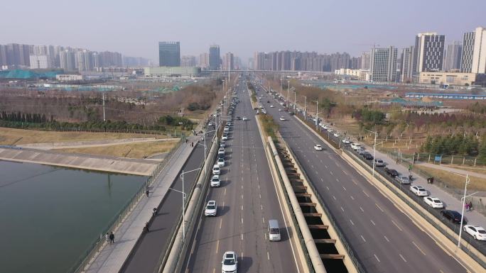 南水北调桥城市车流街景