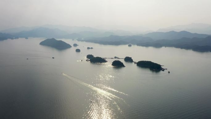 【4K】航拍千岛湖游艇航行湖岸