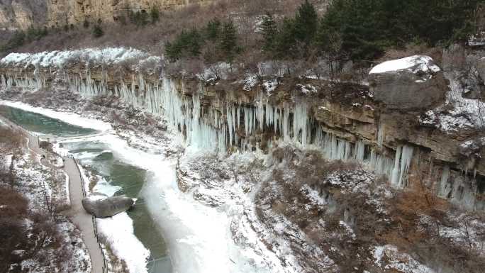 太行山山体上的冰挂4k航拍