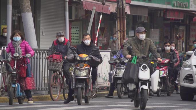 车流密集的十字路口